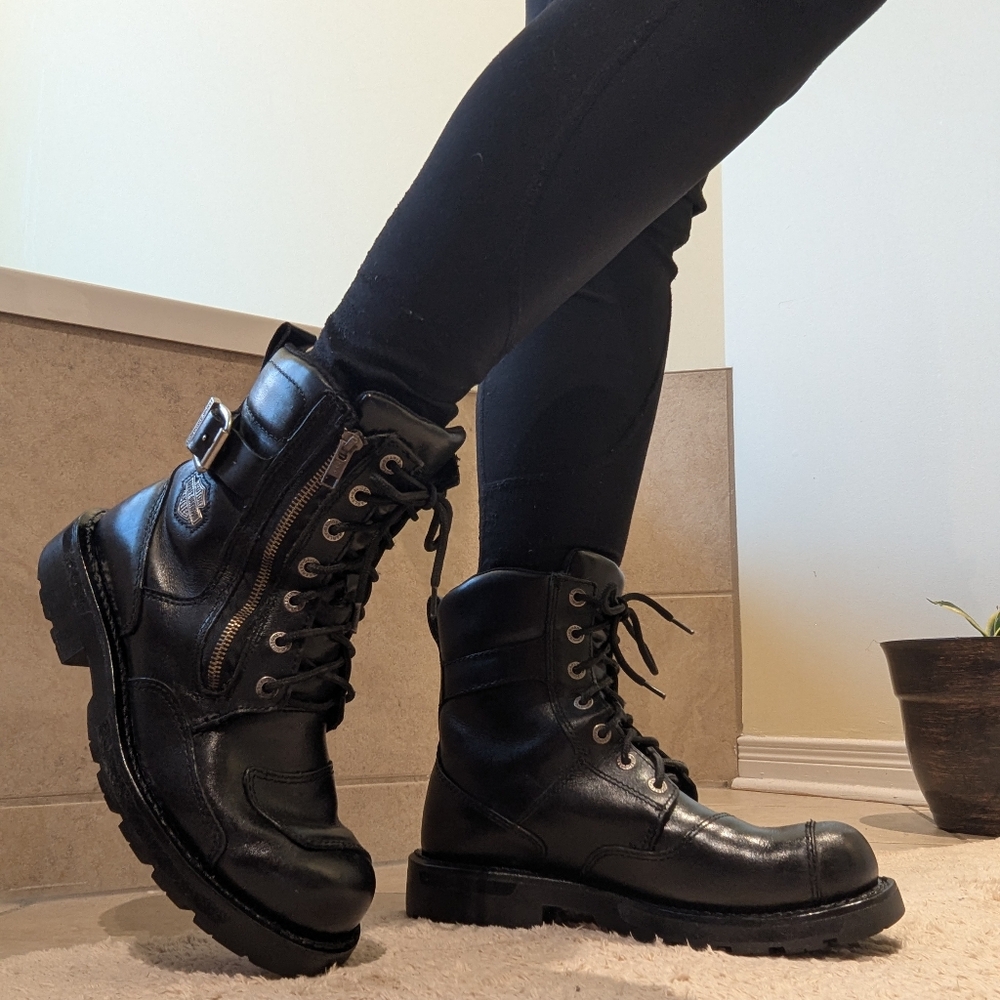 Black Lace-Up Combat Boots for Women - Classic Leather Style
